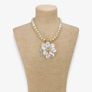 Ellie Coastal Mother-of-Pearl Flower Necklace