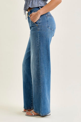 The Everyday Straight Jean – Medium Wash (Judy Blue)