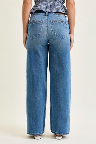 The Everyday Straight Jean – Medium Wash (Judy Blue)