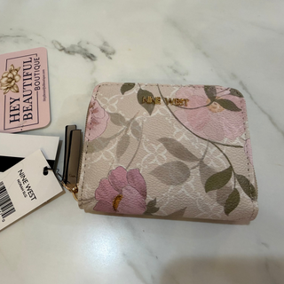 Nine West Norah Floral Compact Wallet | Milk Logo Floral