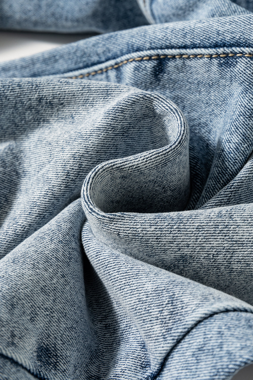 ✨ LUKE & ESTELLE – “The Effortlessly Iconic Cuffed Wide Leg Jeans” ✨