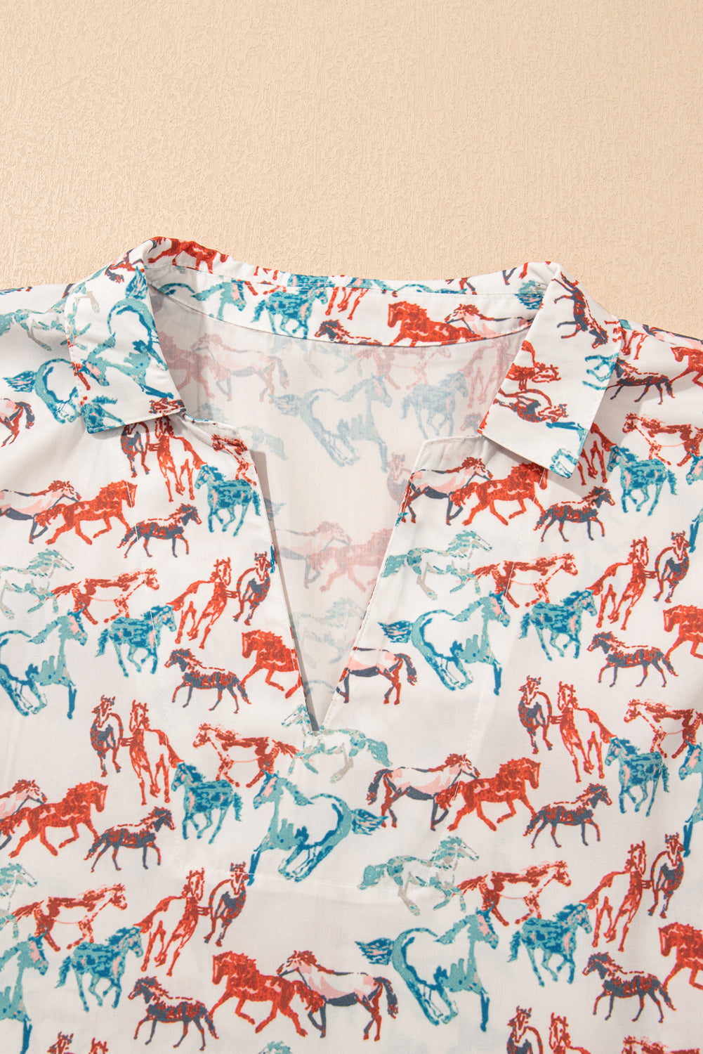 PLUS SIZE✨Wild & Free Mustang Print V-Neck Blouse 🐎✨
