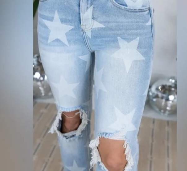 STAR STRUCK ▪️ RISEN ▪️HIGH RISE DESTROYED STAR PRINT STRAIGHT CROPPED JEANS